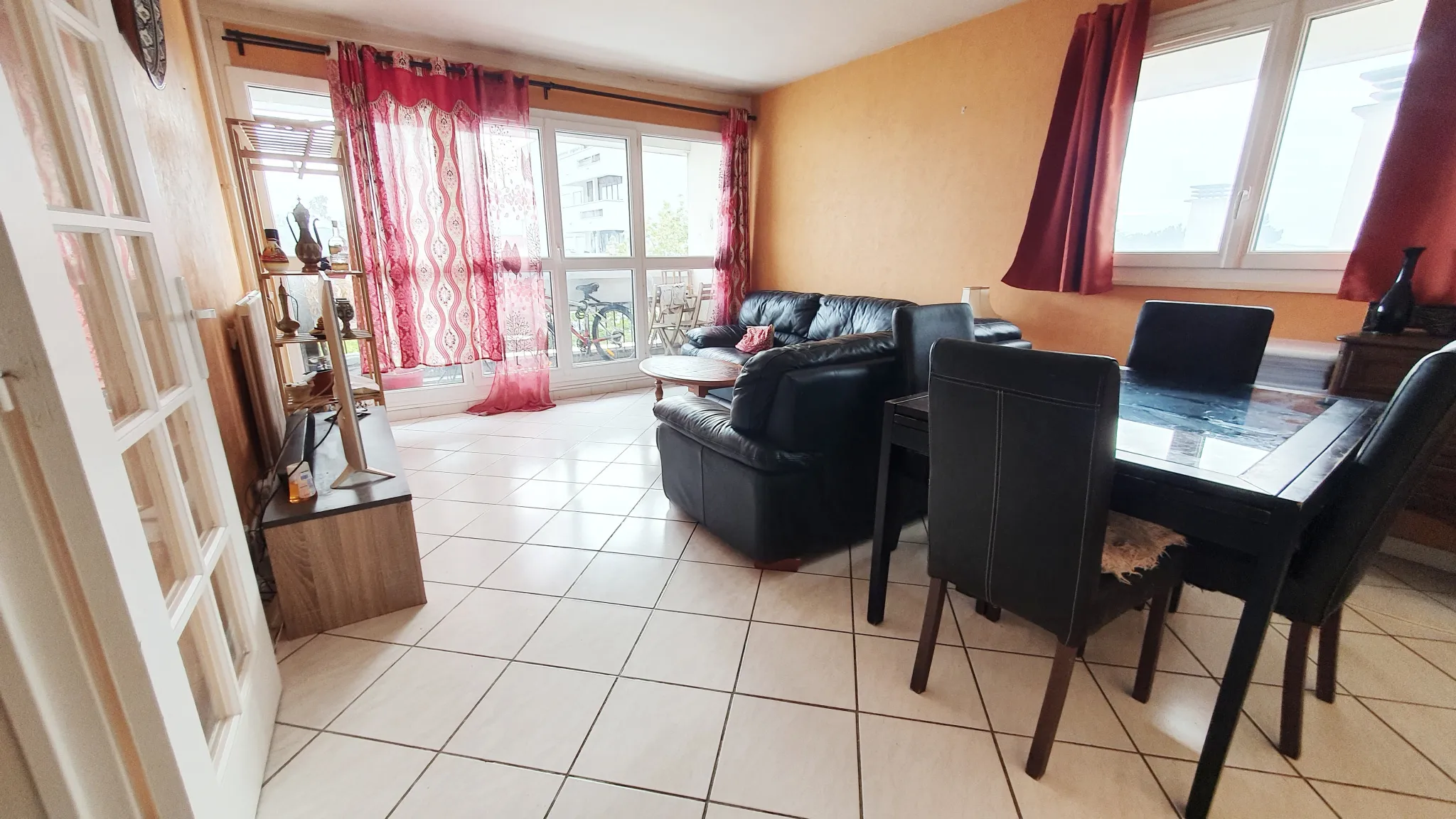 Appartement T4 à Plaisir - 82 m² - 219 000 € 