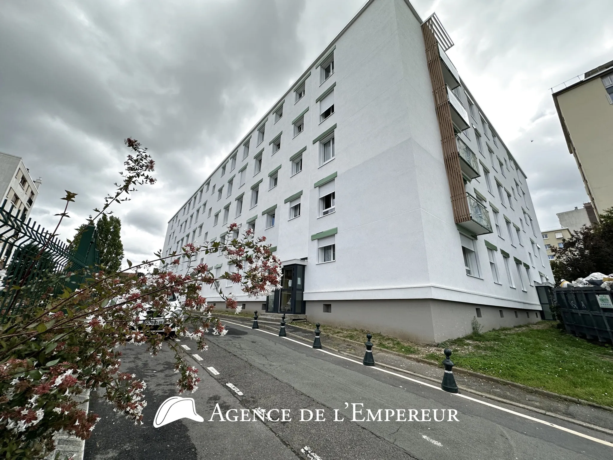 Appartement traversant 4 pièces - Allée des Charmes - Rueil-Malmaison 