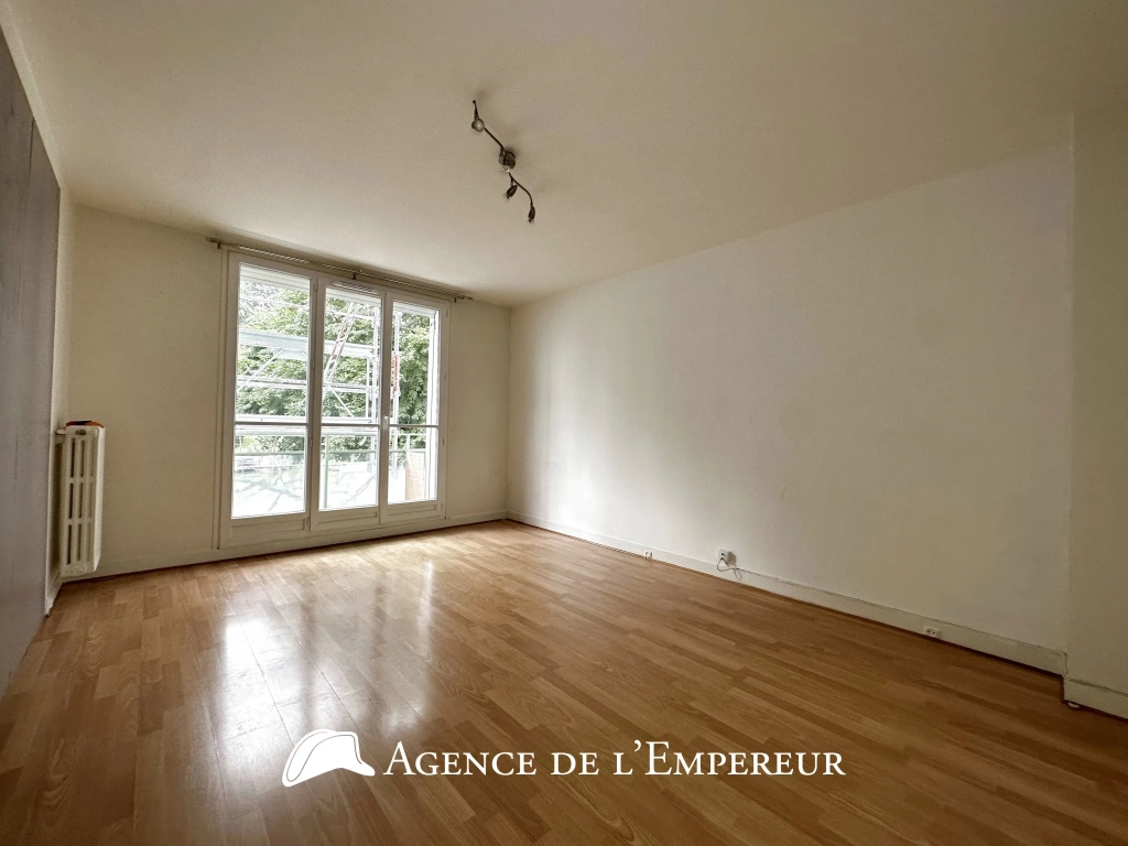 Appartement traversant 4 pièces - Allée des Charmes - Rueil-Malmaison