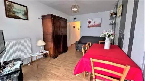 Appartement meublé traversant avec place de parking et cave à Amelie les bains palalda 