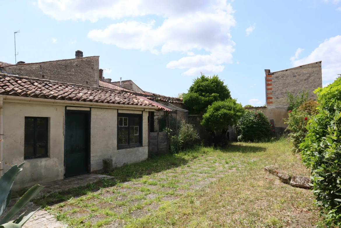 Belle Maison Bourgeoise avec Jardin Arboré à Cognac 