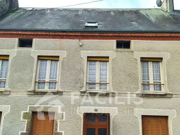 Maison avec trois chambres et terrain