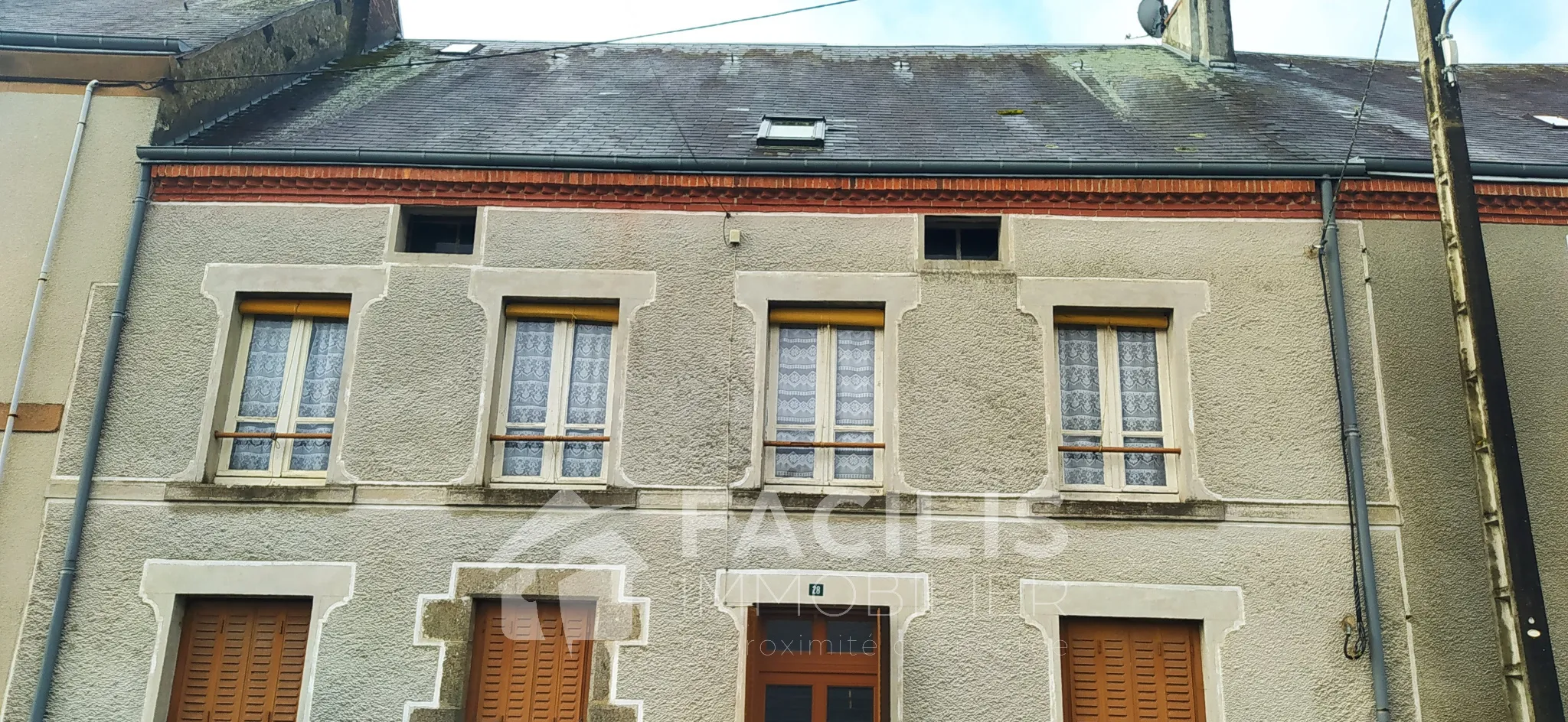 Maison avec trois chambres et terrain 