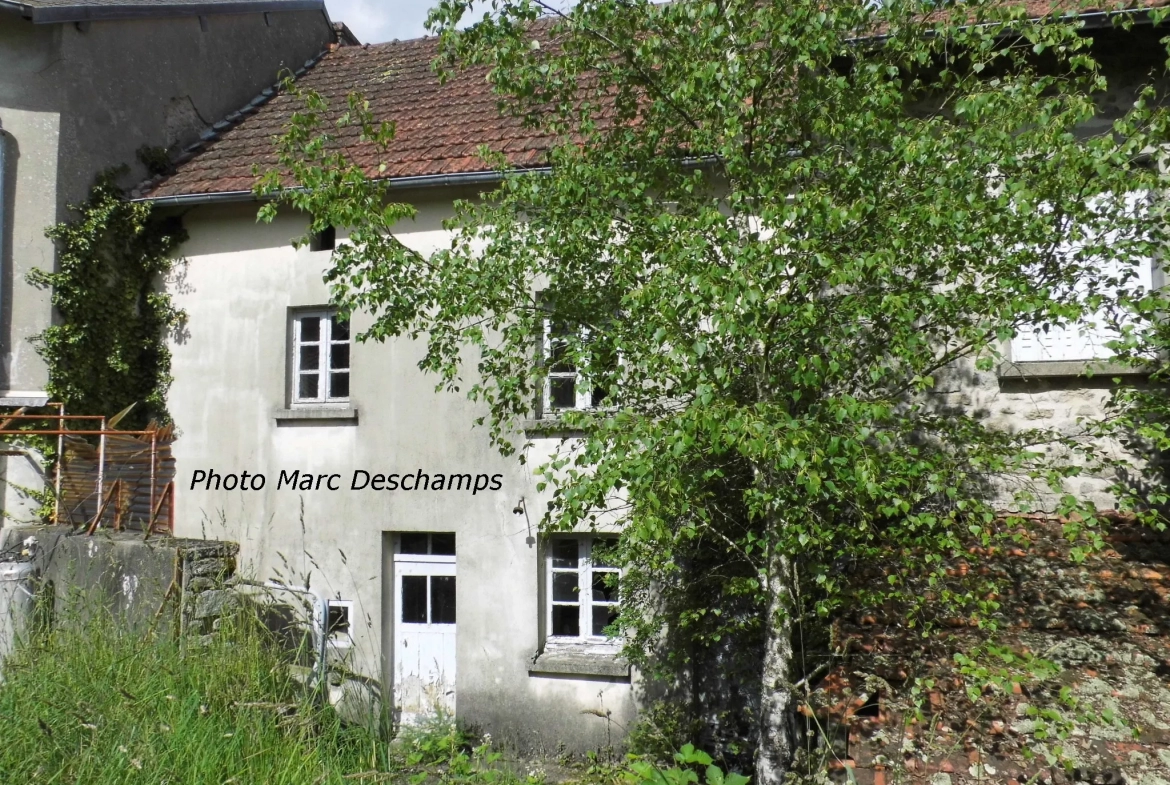 Maison de village mitoyenne, 5 chambres à St-Dizier Leyrenne 