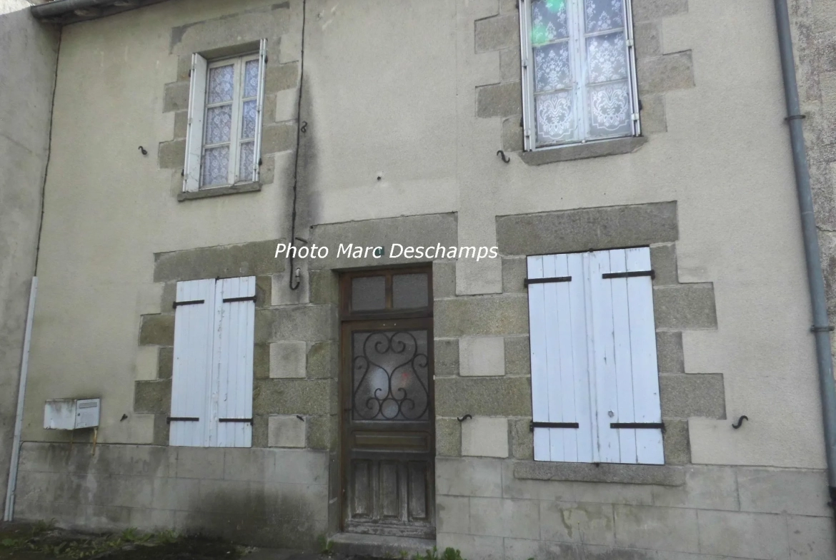 Maison de village mitoyenne, 5 chambres à St-Dizier Leyrenne 