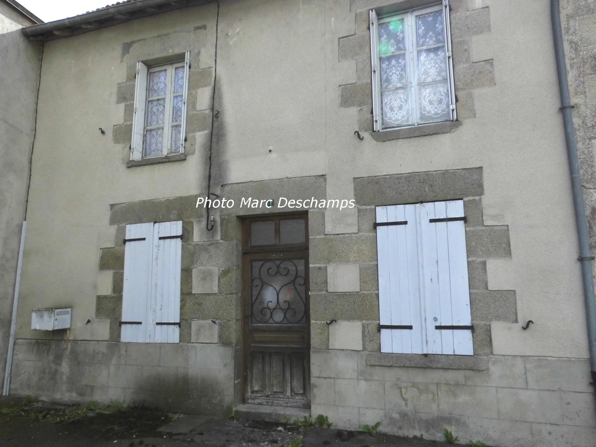 Maison de village mitoyenne, 5 chambres à St-Dizier Leyrenne 