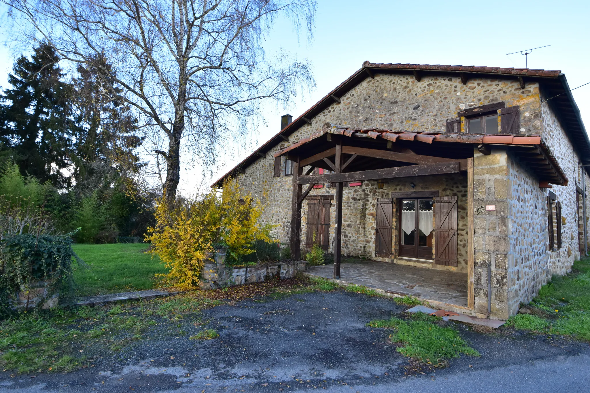 Maison au cœur d'un hameau dans le Limousin 