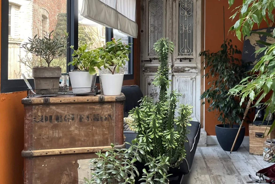 Maison de ville avec jardin, dépendance et cave à vendre 