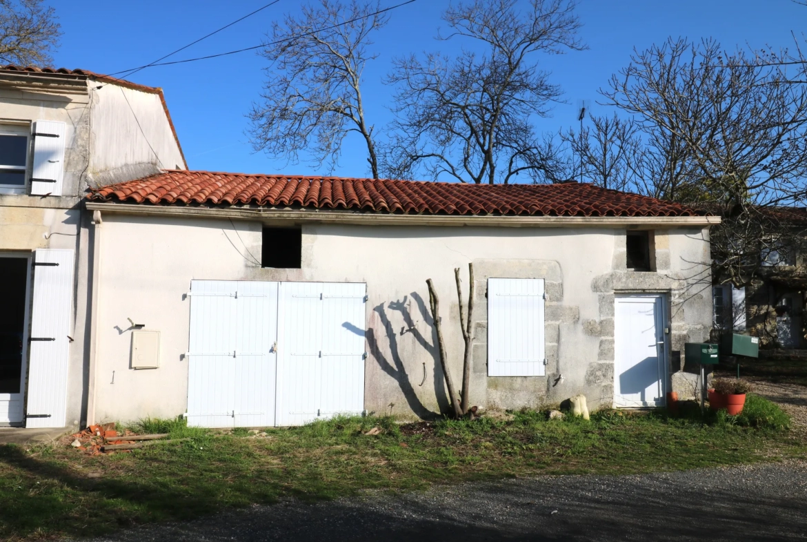Maison Charentaise 3 chambres avec jardin, atelier et garage à Saint-Savinien 