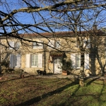 Maison Charentaise 3 Chambres avec Jardin et Dépendances à Saint-Savinien