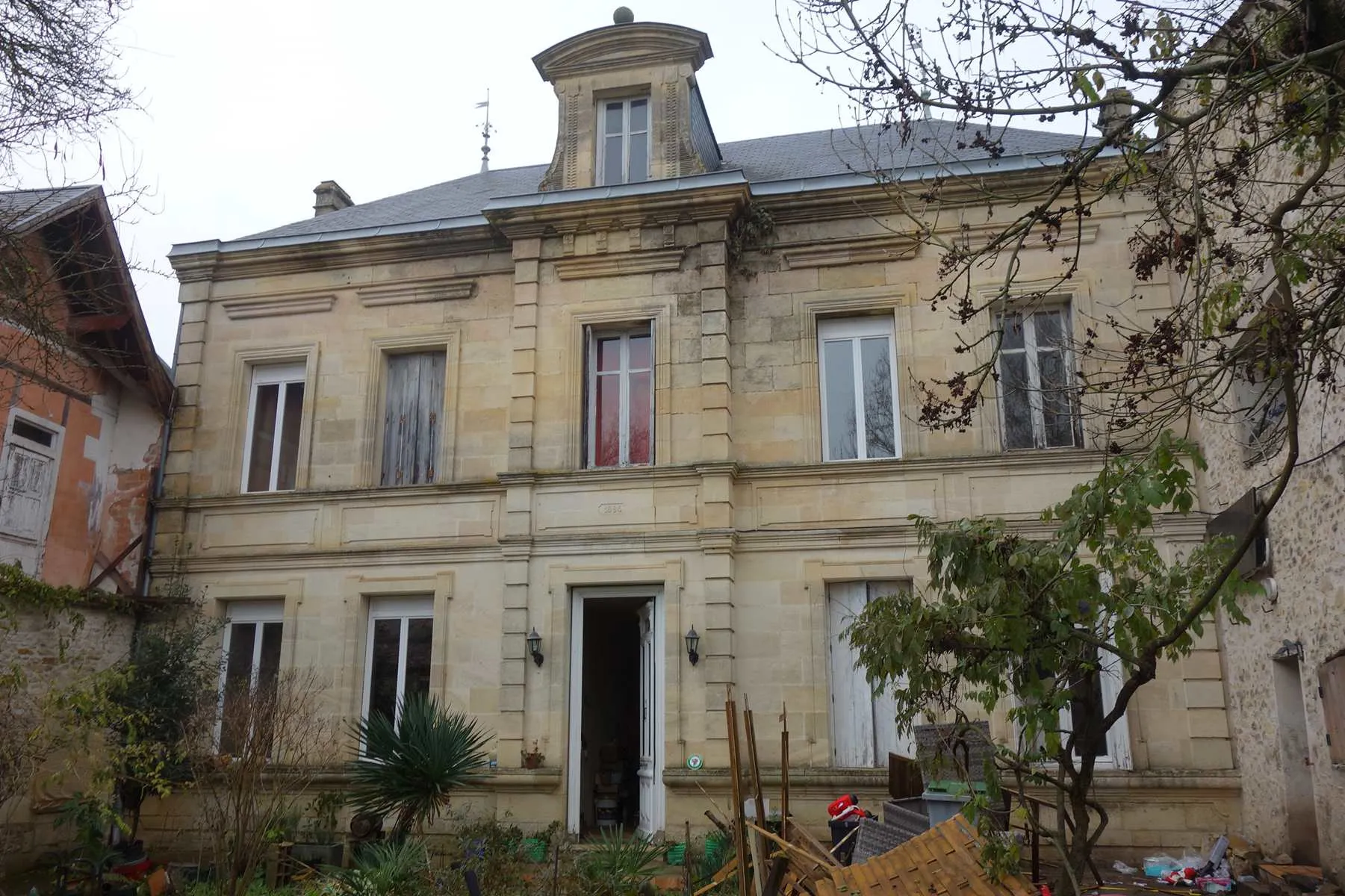 Maison à rénover au coeur du village de Cartelègue 