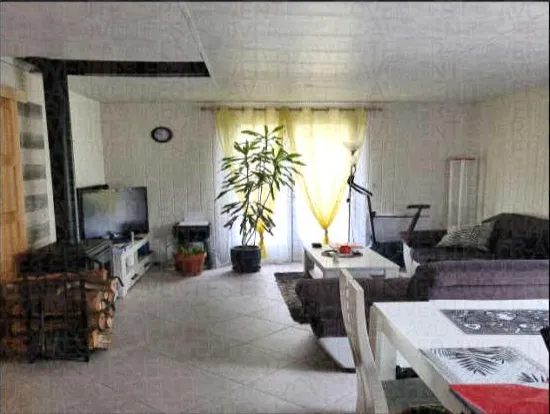 Villa en vente avec 2 chambres à Montacher-Villegardin 