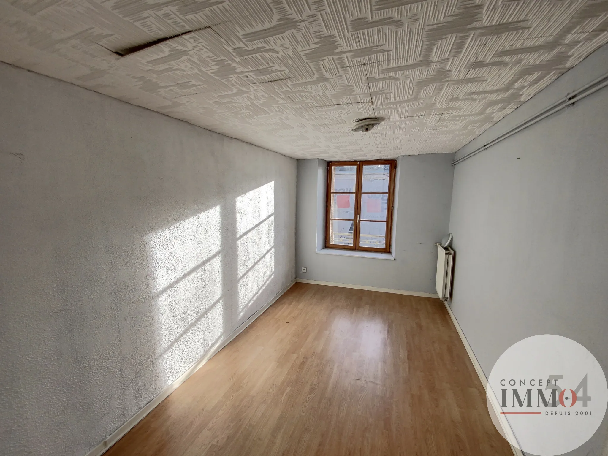 Building with 4 Apartments for Sale in Toul 