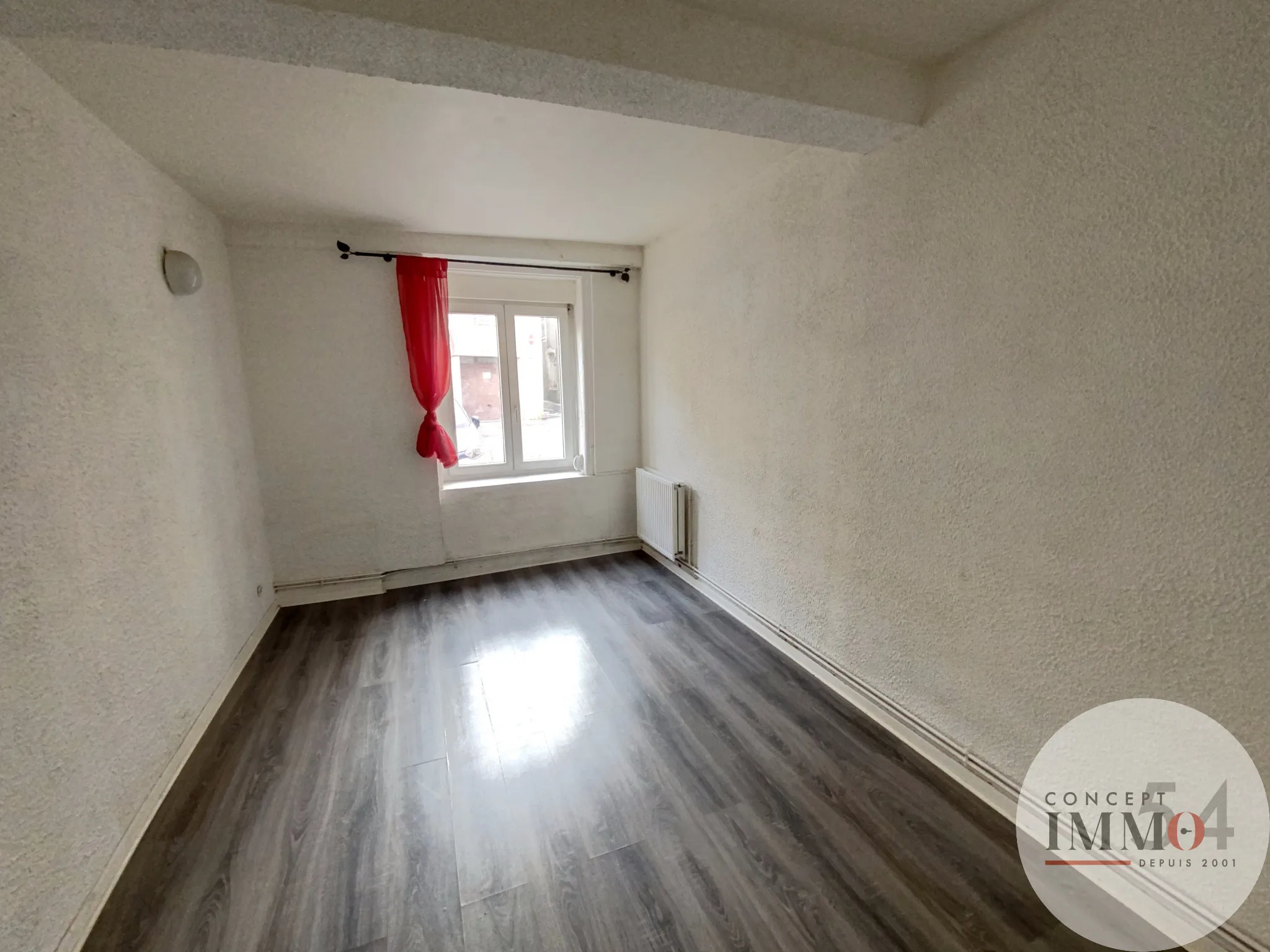 Building with 4 Apartments for Sale in Toul 