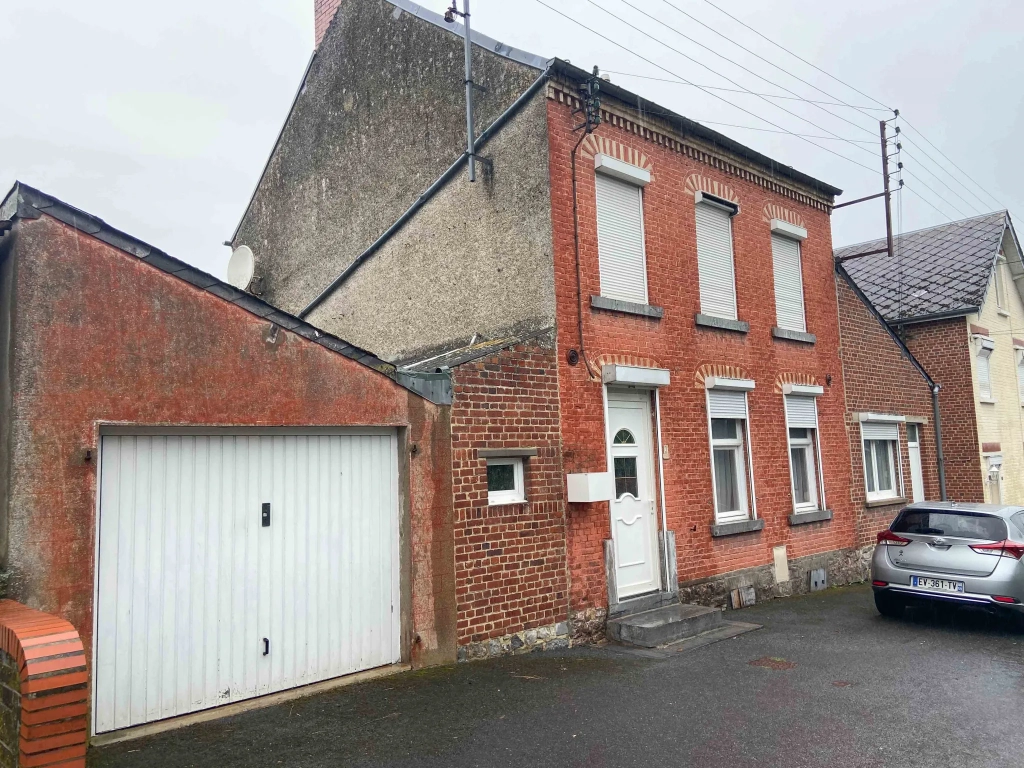 Maison en brique avec grand jardin à Cousolre