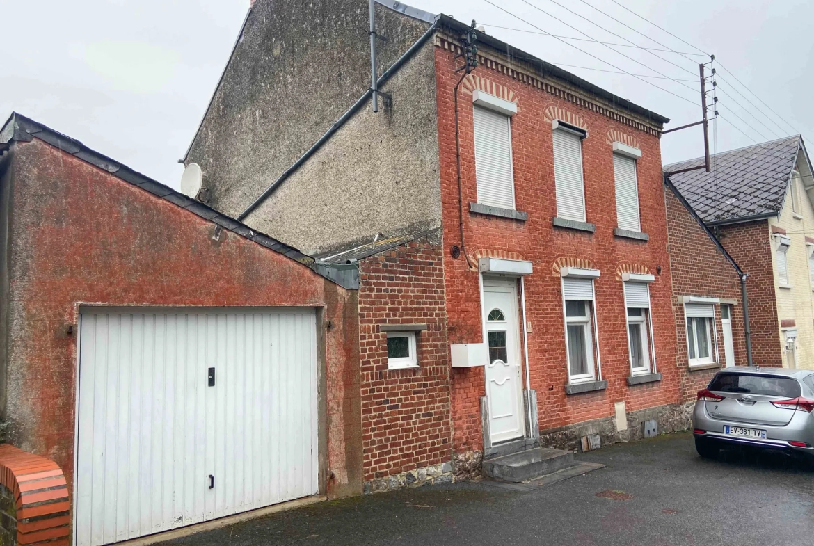 Maison en brique avec grand jardin à Cousolre 