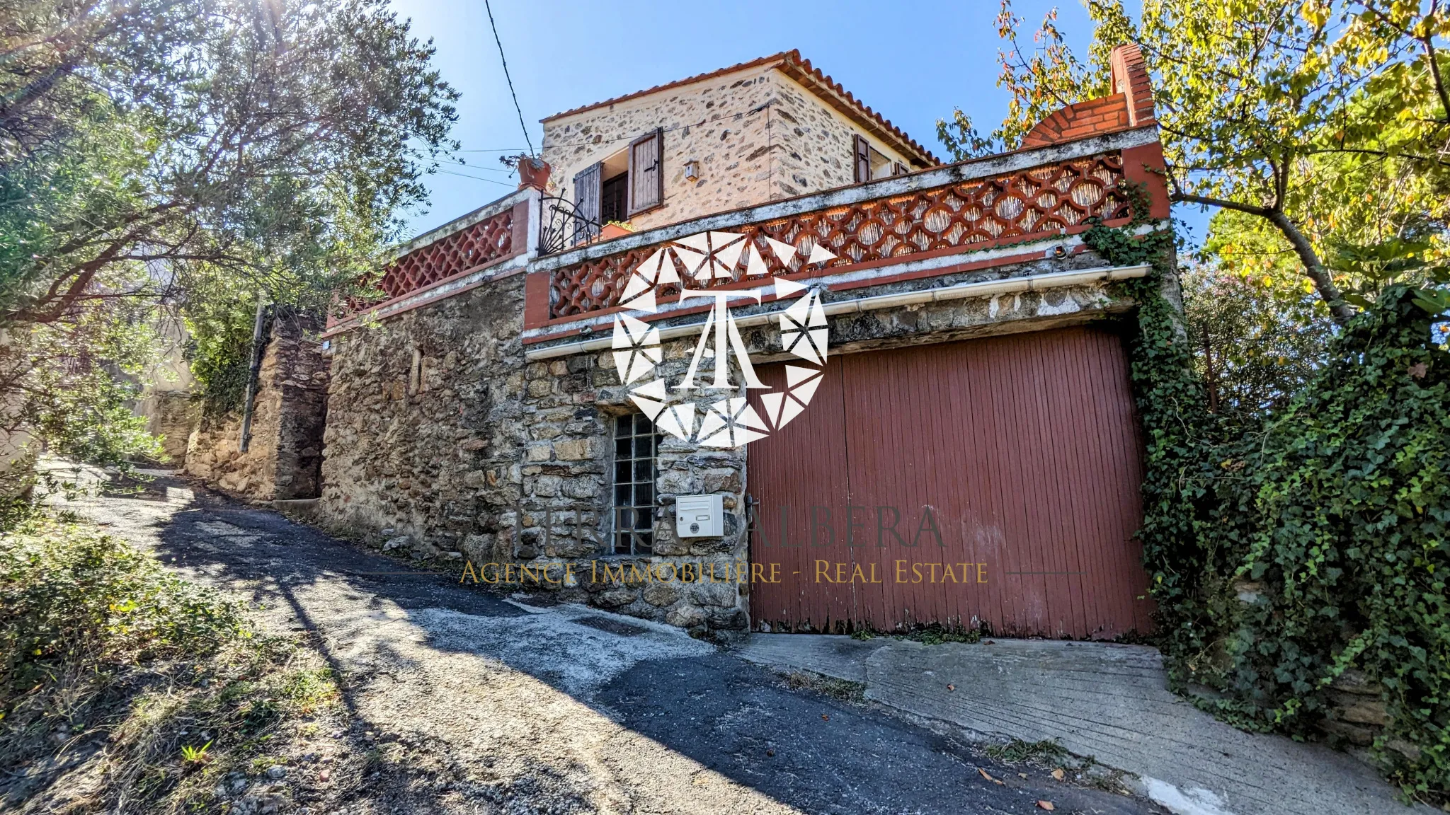 Authentique maison de village à Villelongue Dels Monts - 2 chambres, terrasse, travaux à prévoir 