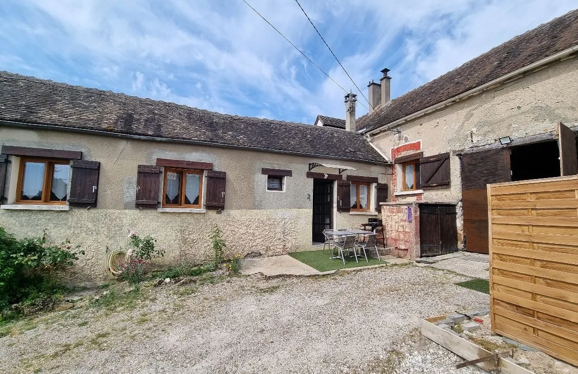 Maison de village à Pont sur yonne - Authenticité et matériaux en pierre 