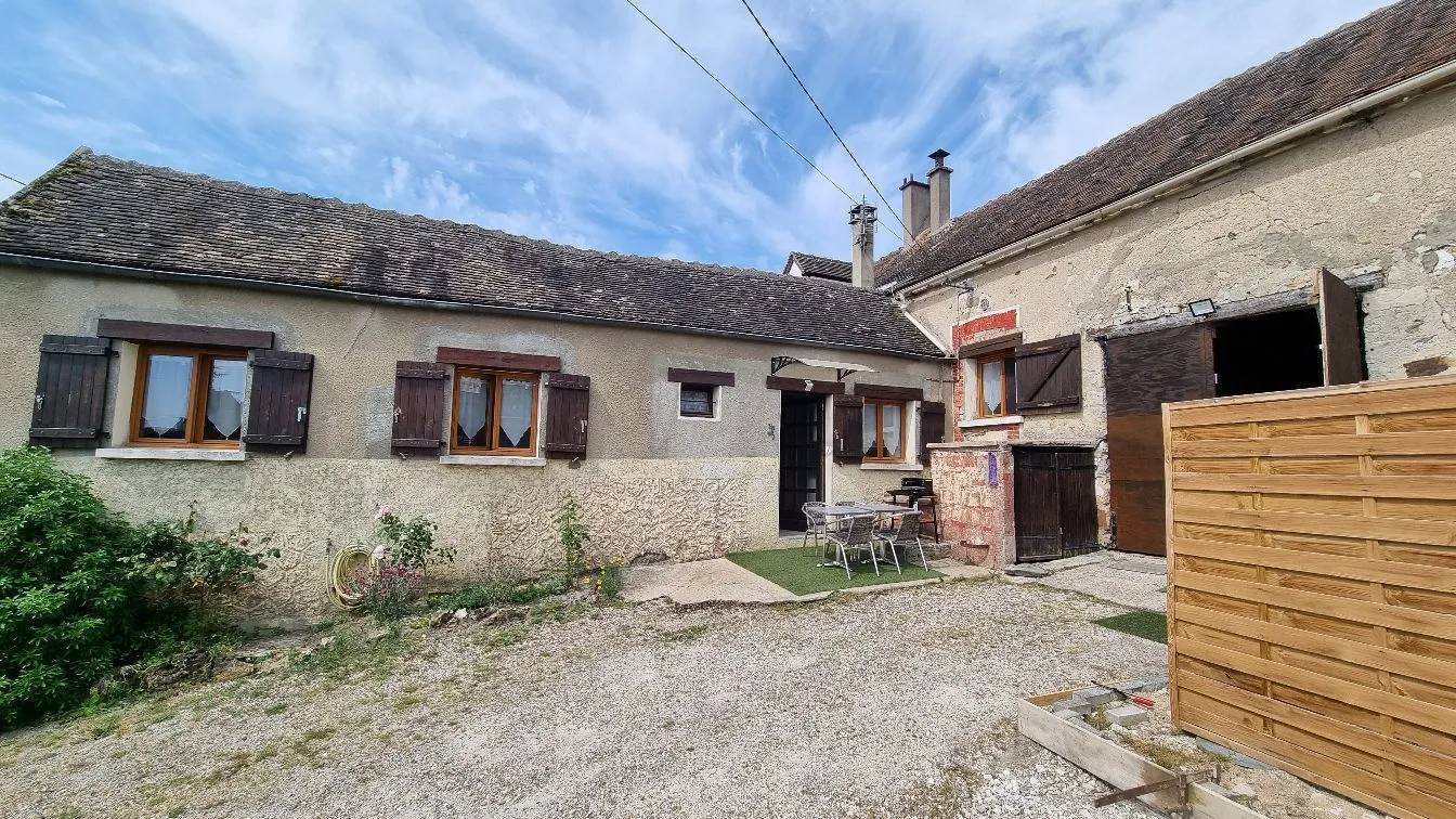 Maison de village à Pont sur yonne - Authenticité et matériaux en pierre 