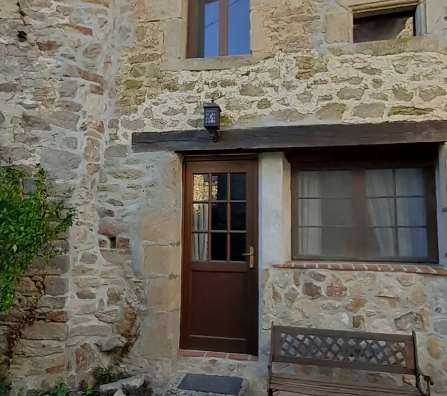 Maison en pierre de 200m2 au cœur d'un hameau 