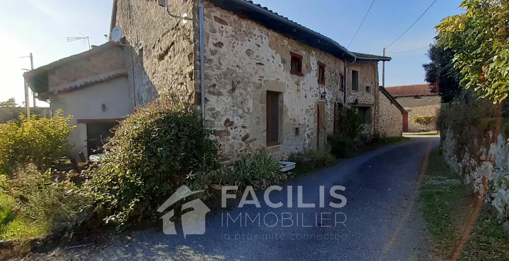 Maison en pierre de 200m2 au cœur d'un hameau 