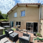 Maison de village à Aveizieux - Charmante maison de village avec jardin et piscine