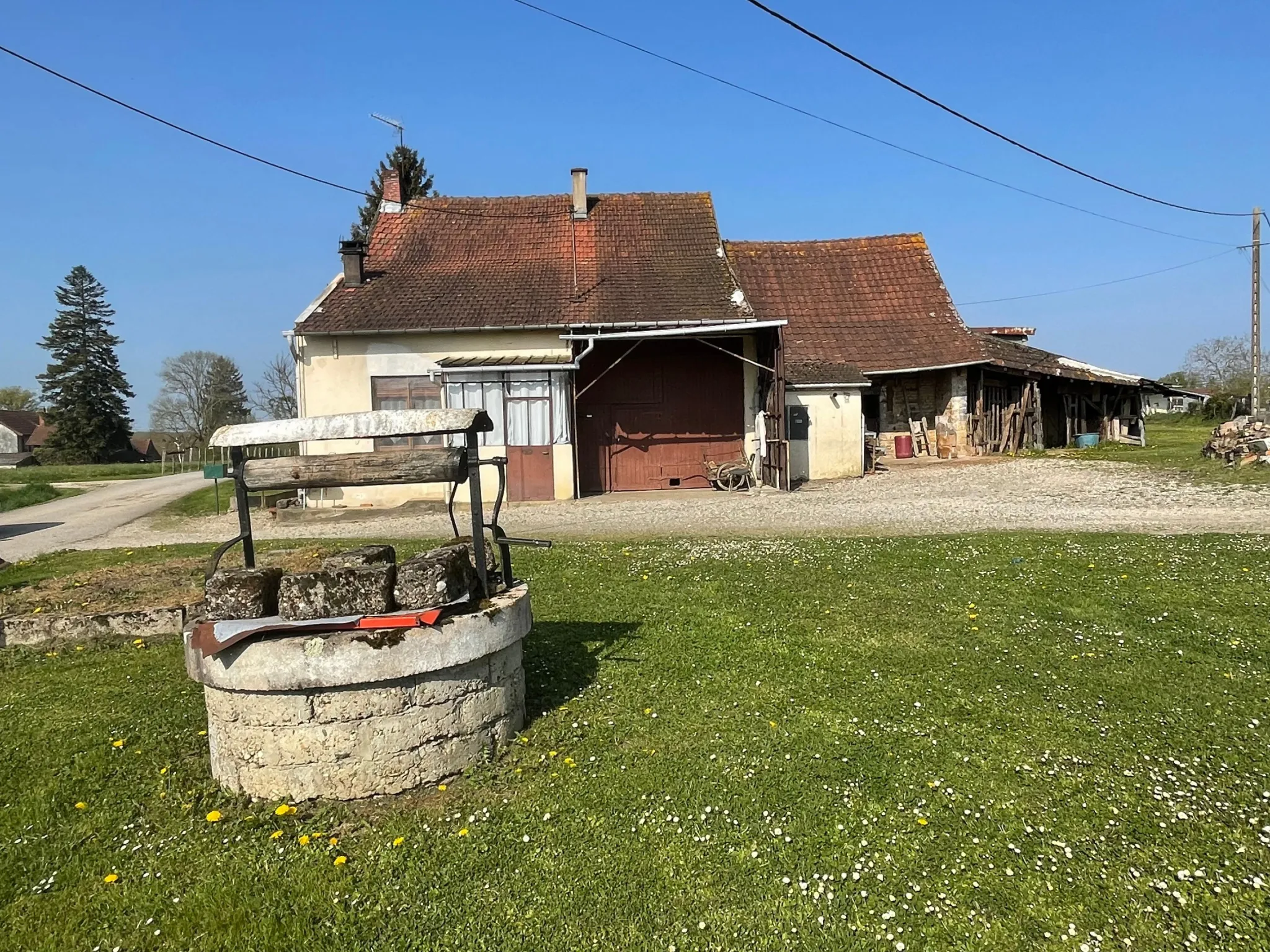 Ancienne ferme rénovée en partie à vendre à Rye (39230) - 107,000€ 