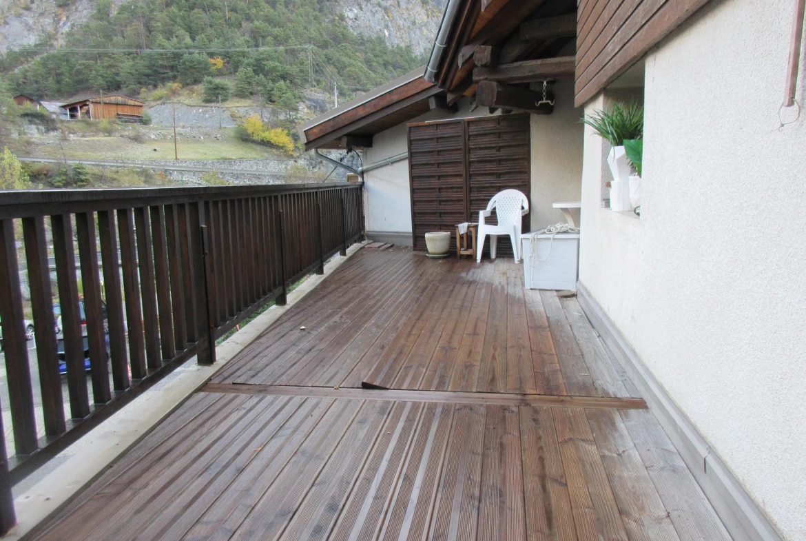 Appartement type 3 avec vue sur la vallée du Guil à Guillestre Maison du Roy 