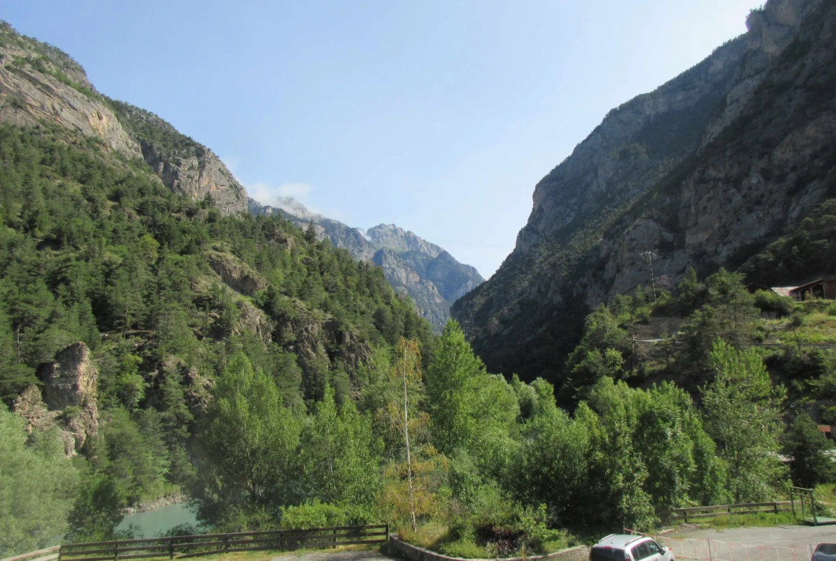 Appartement type 3 avec vue sur la vallée du Guil à Guillestre Maison du Roy 