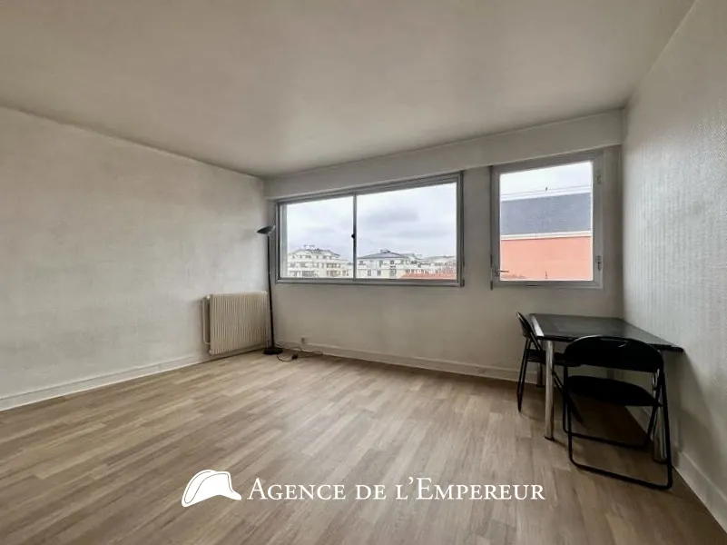 Appartement d'une pièce à Rueil-Malmaison (92500) avec vue dégagée 