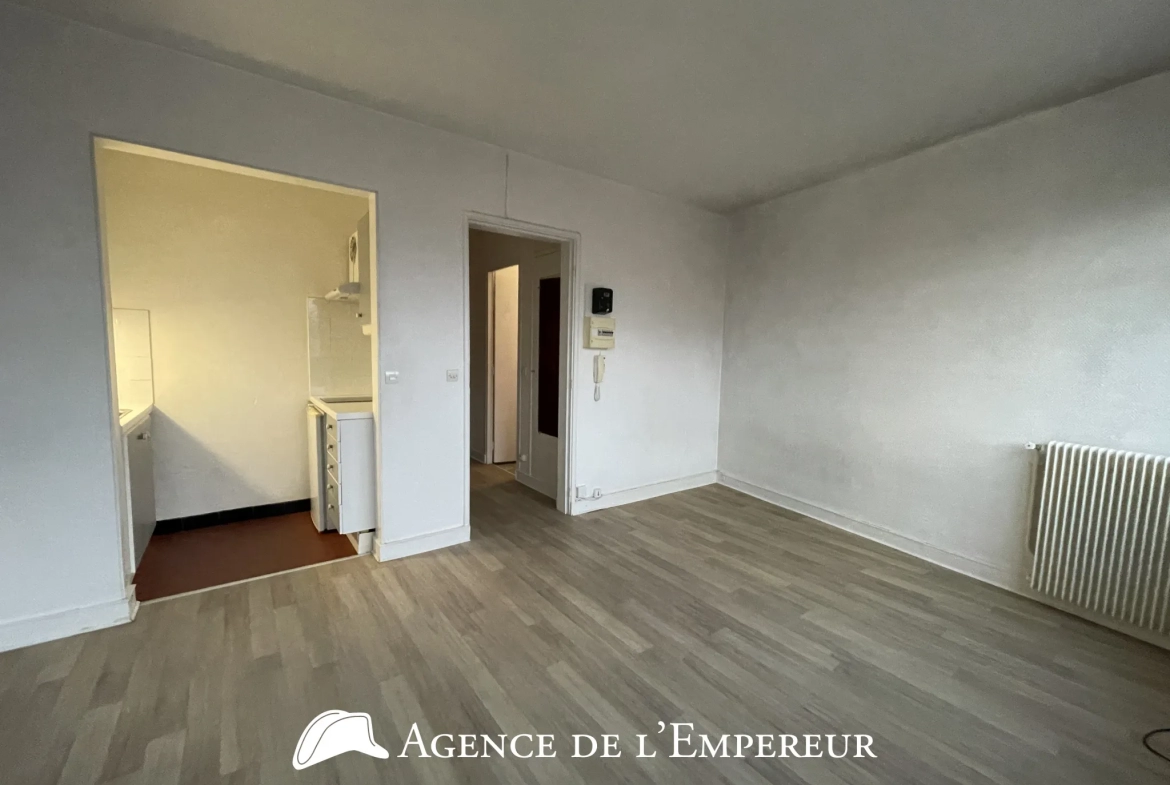 Appartement d'une pièce à Rueil-Malmaison (92500) avec vue dégagée 
