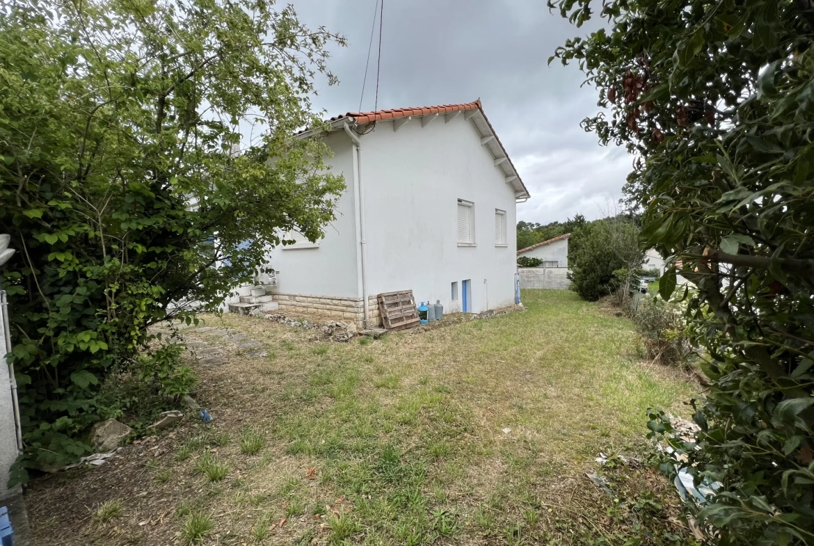 Maison à Restaurer à Meschers-sur-Gironde près de la Plage 