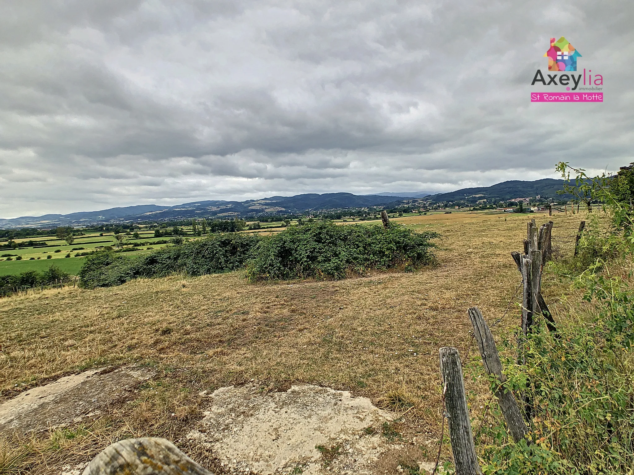 A VENDRE - SECTEUR RENAISON - ANCIEN CORPS DE FERME 