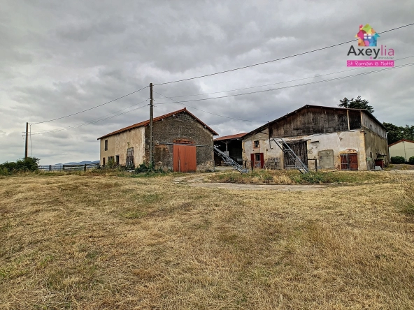 A VENDRE - SECTEUR RENAISON - ANCIEN CORPS DE FERME