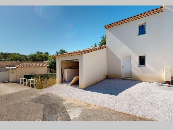 Petite maison jumelée de Type 3 à Greasque 13850