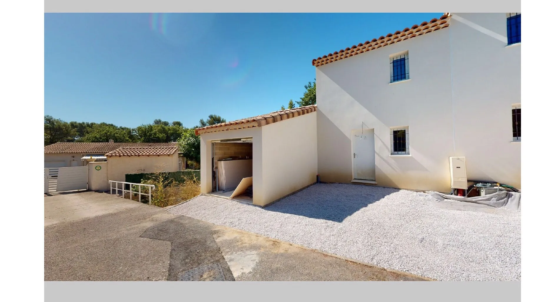 Petite maison jumelée de Type 3 à Greasque 13850 