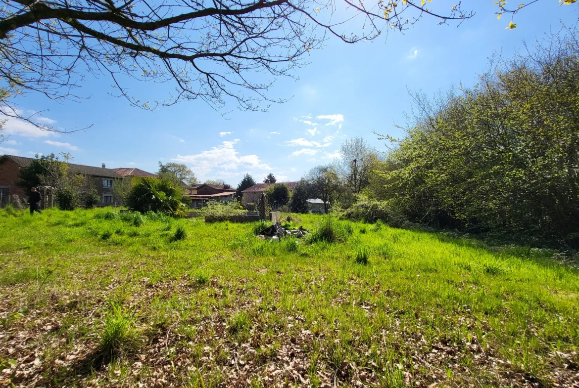 Maison avec dépendances, terrain 1400m2 à St Cyr 