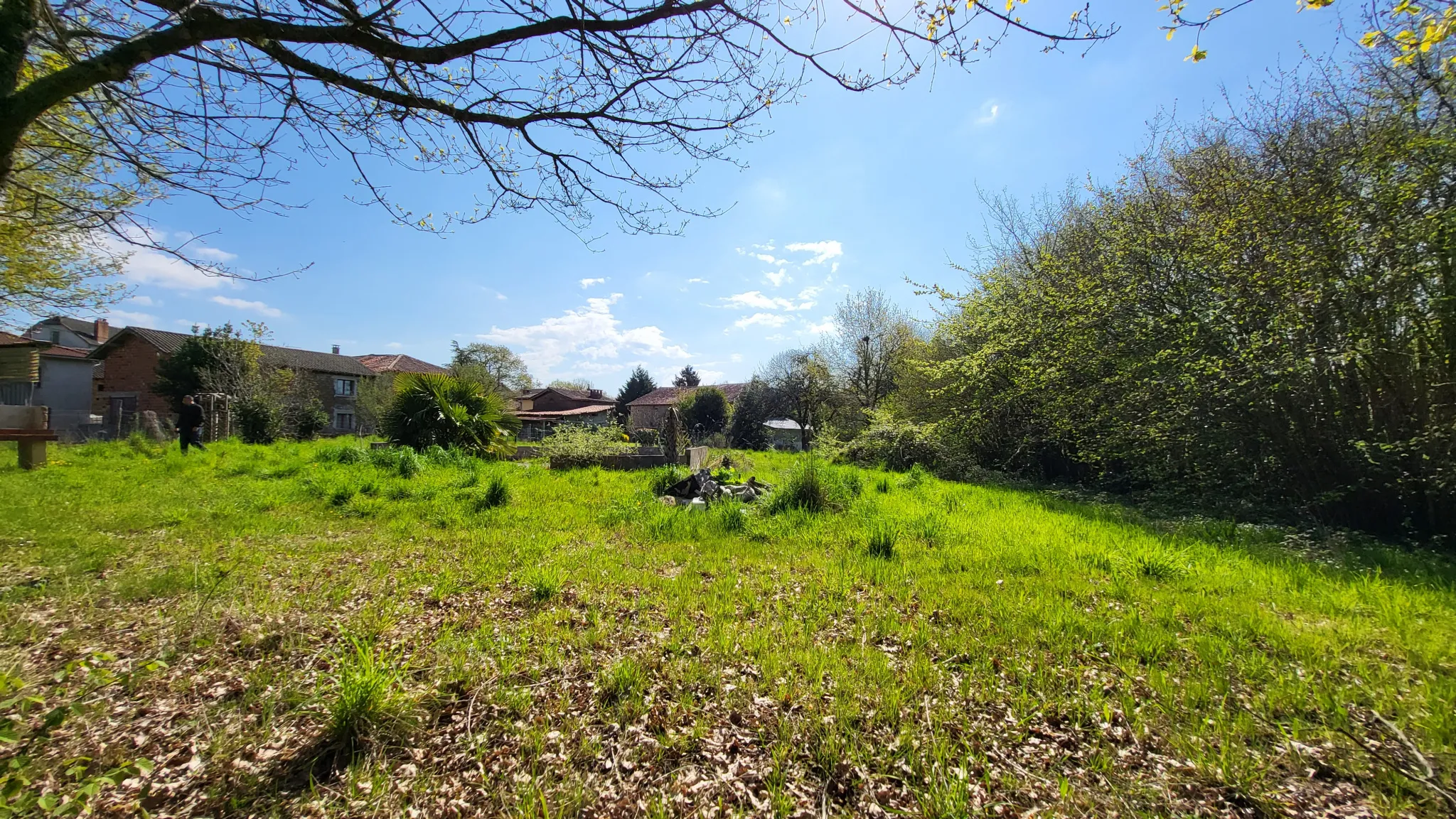 Maison avec dépendances, terrain 1400m2 à St Cyr 