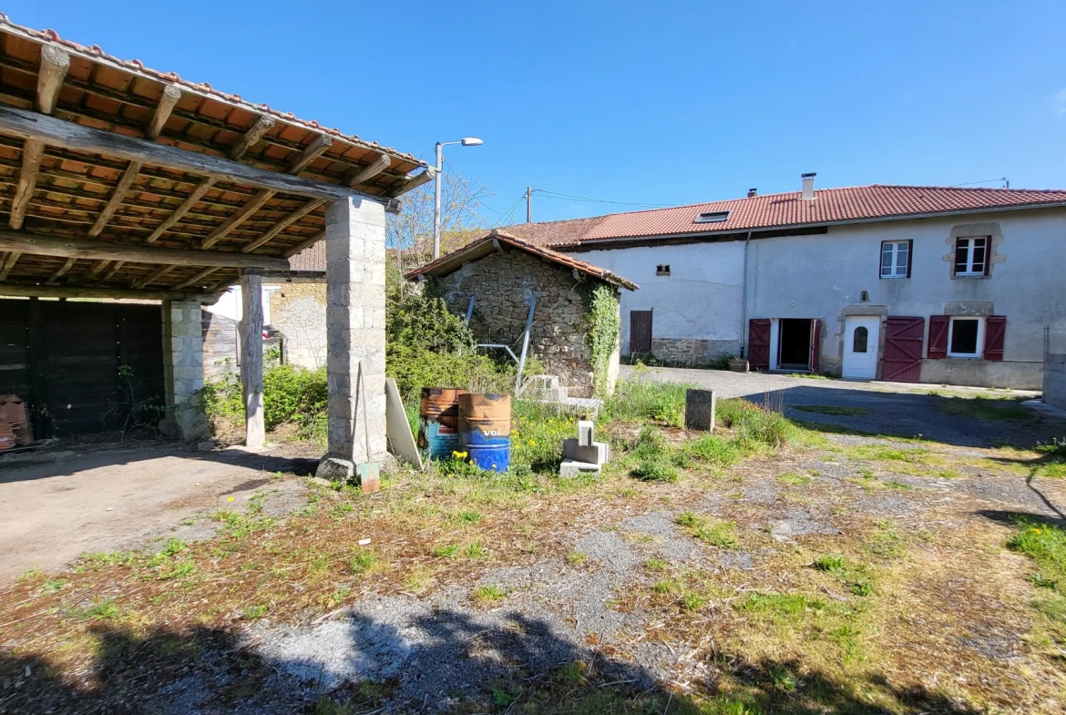 Maison avec dépendances, terrain 1400m2 à St Cyr 