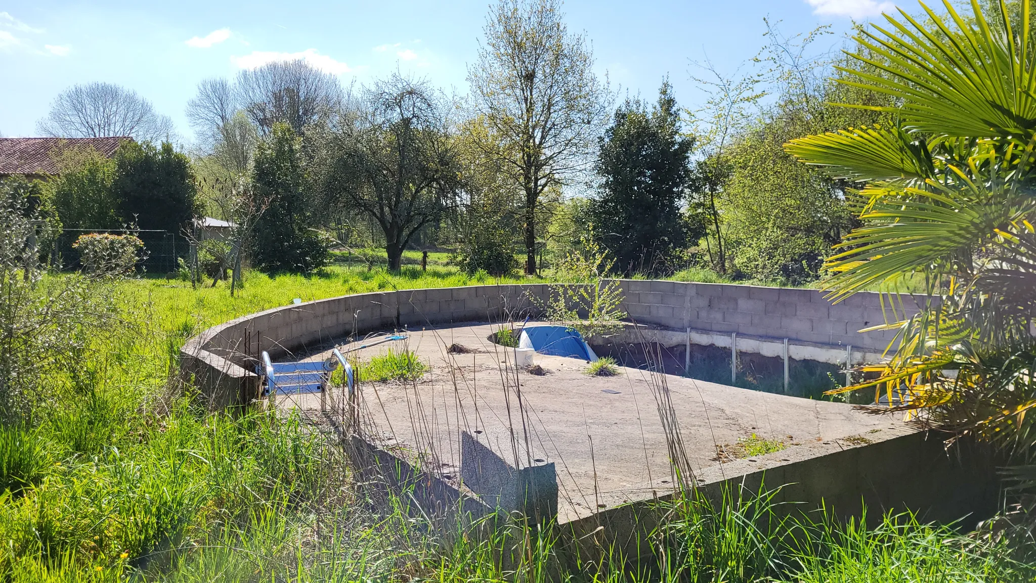 Maison avec dépendances, terrain 1400m2 à St Cyr 