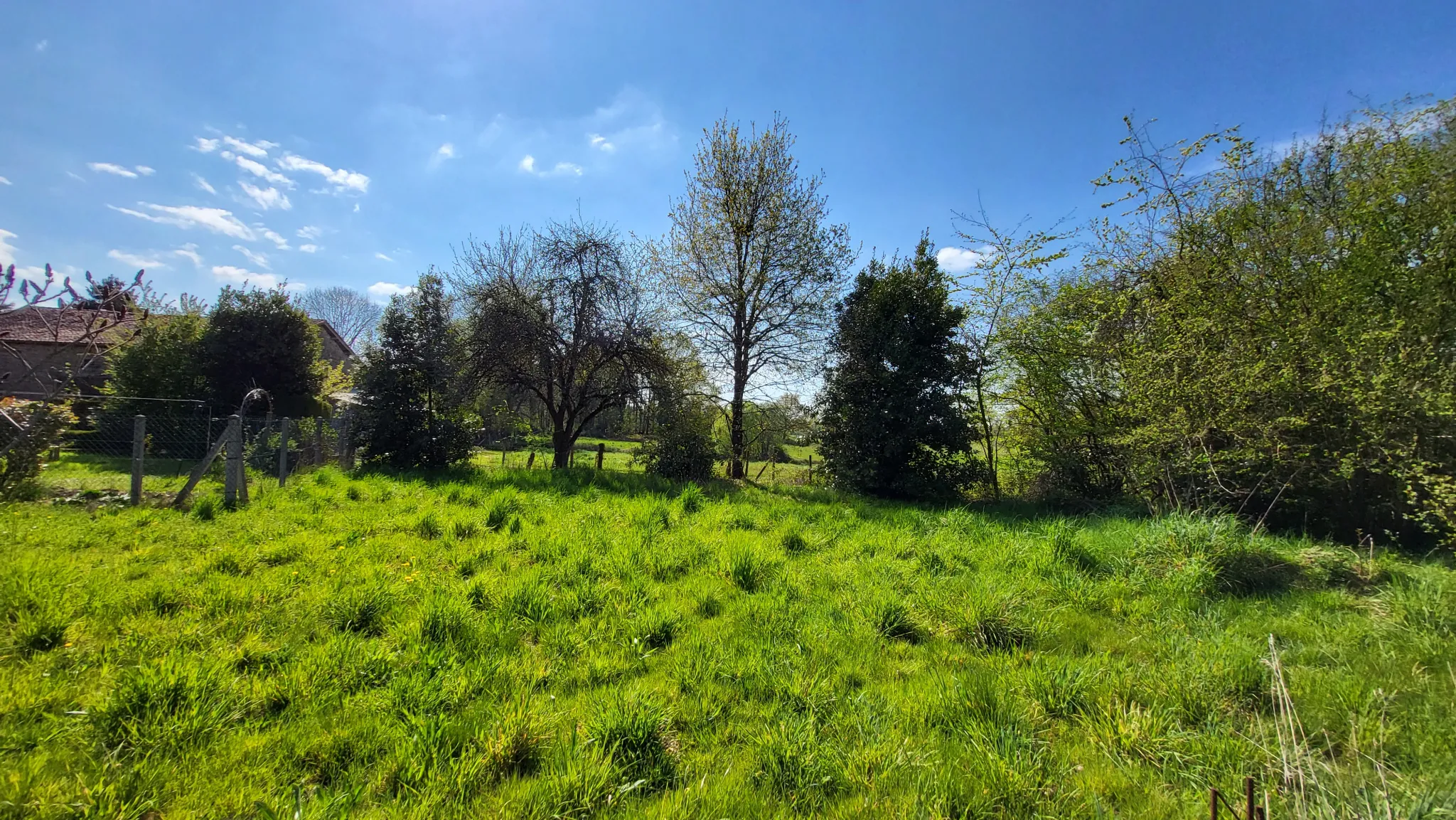 Maison avec dépendances, terrain 1400m2 à St Cyr 