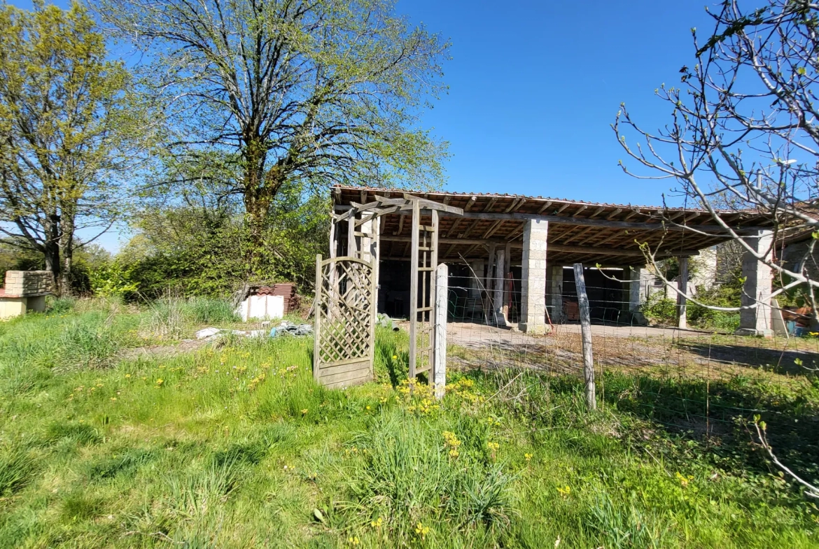 Maison avec dépendances, terrain 1400m2 à St Cyr 