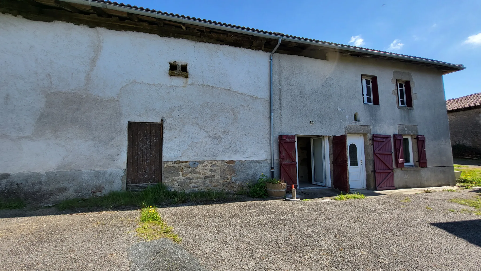 Maison avec dépendances, terrain 1400m2 à St Cyr 