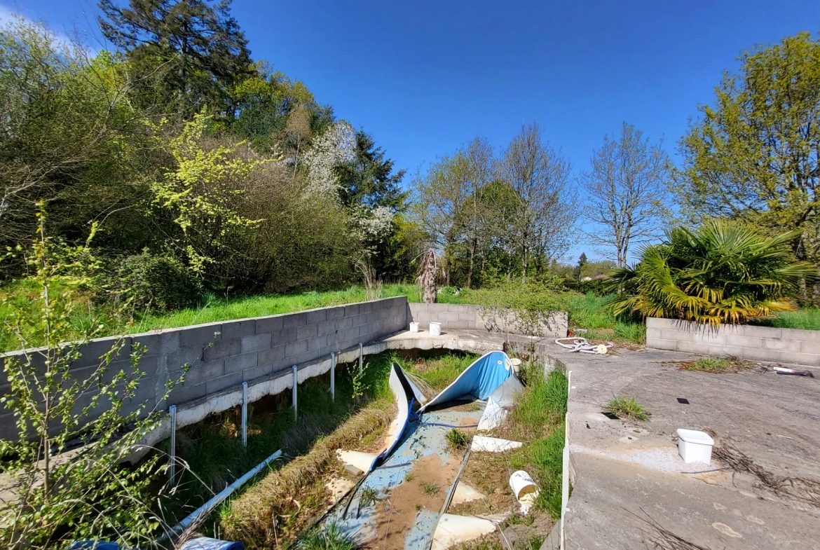 Maison avec dépendances, terrain 1400m2 à St Cyr 