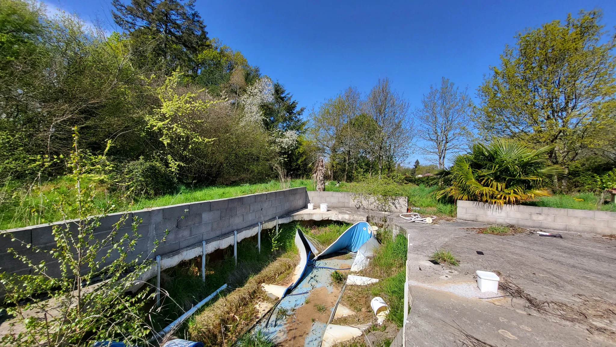 Maison avec dépendances, terrain 1400m2 à St Cyr 