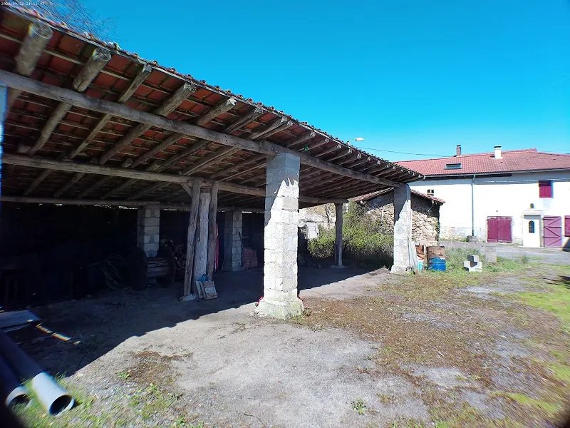 Maison avec dépendances, terrain 1400m2 à St Cyr 