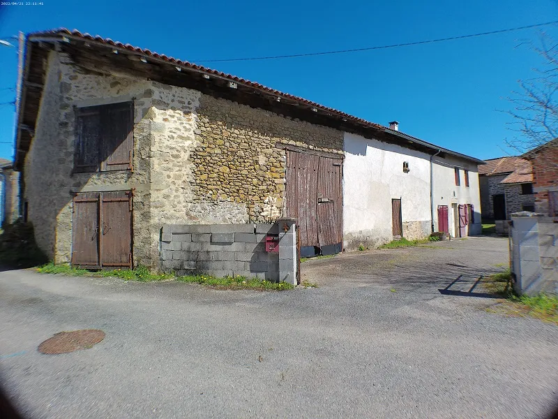 Maison avec dépendances, terrain 1400m2 à St Cyr 