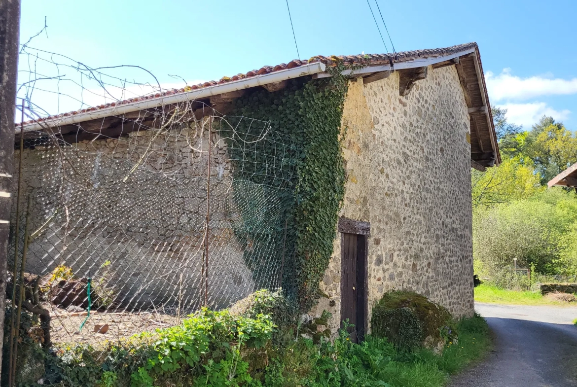 Maison avec dépendances, terrain 1400m2 à St Cyr 