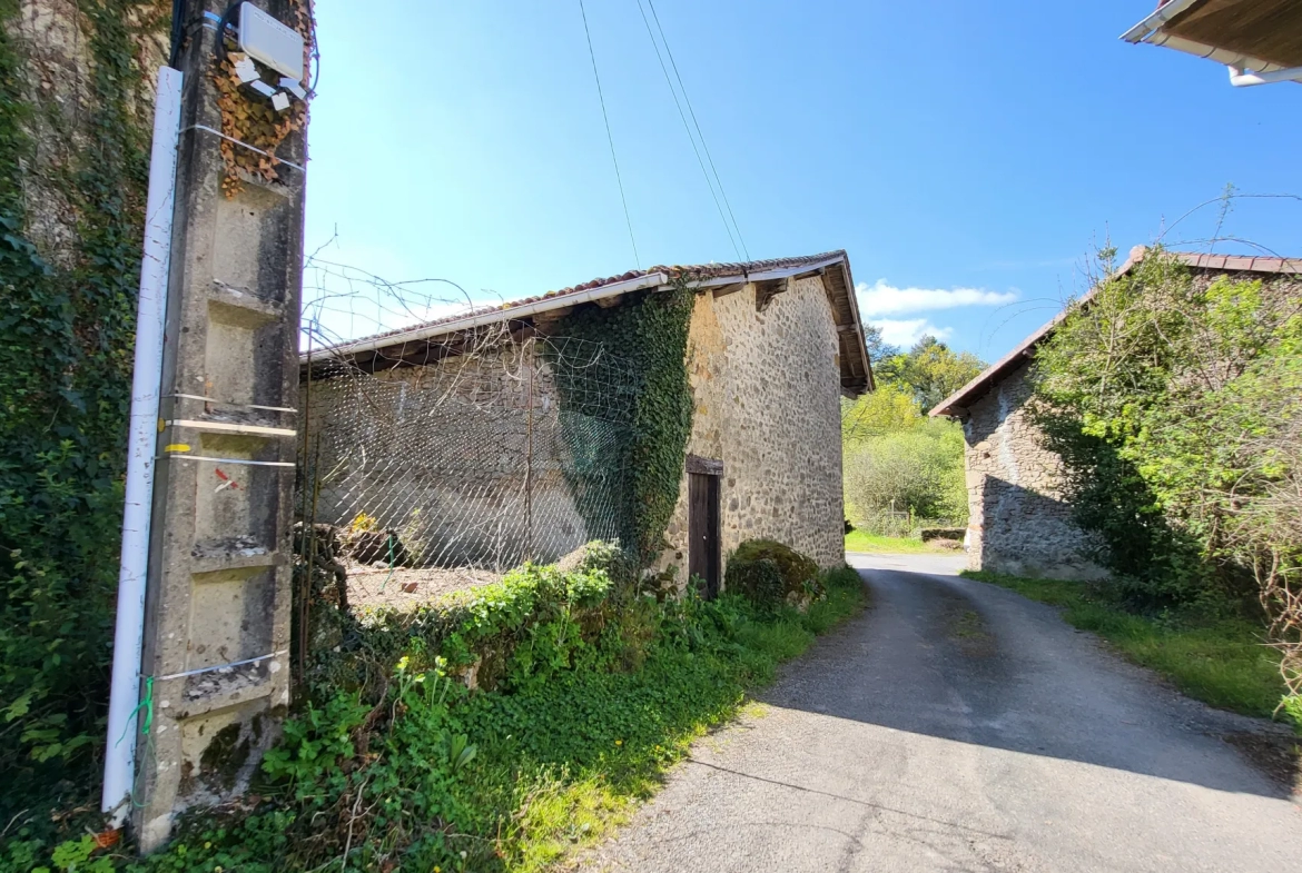 Maison avec dépendances, terrain 1400m2 à St Cyr 