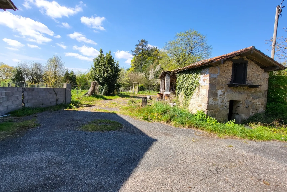 Maison avec dépendances, terrain 1400m2 à St Cyr 